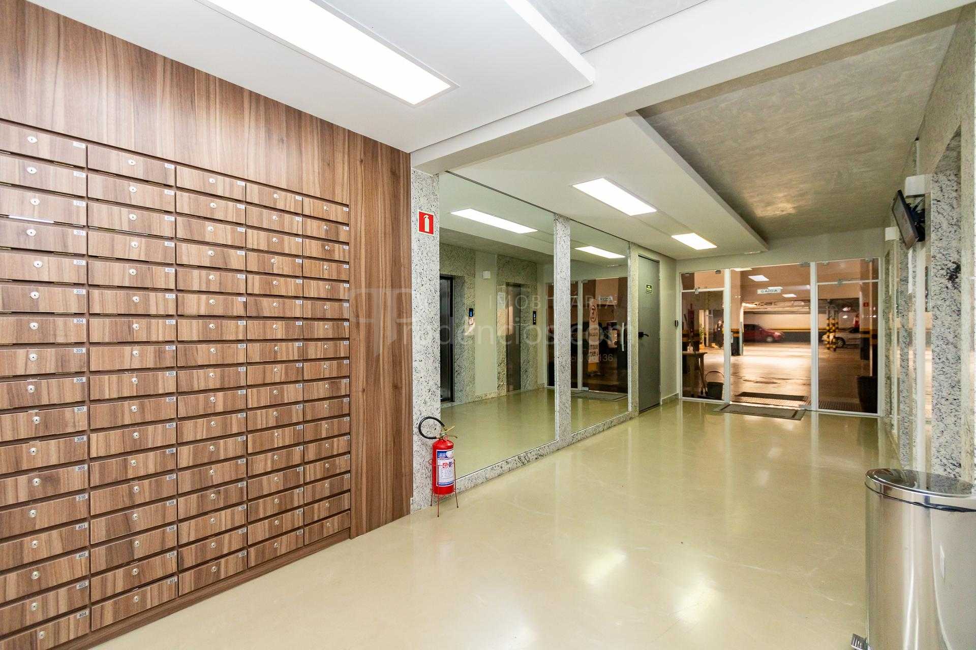 Sala comercial à venda no Centro de Curitiba, 43m  com copa e ...