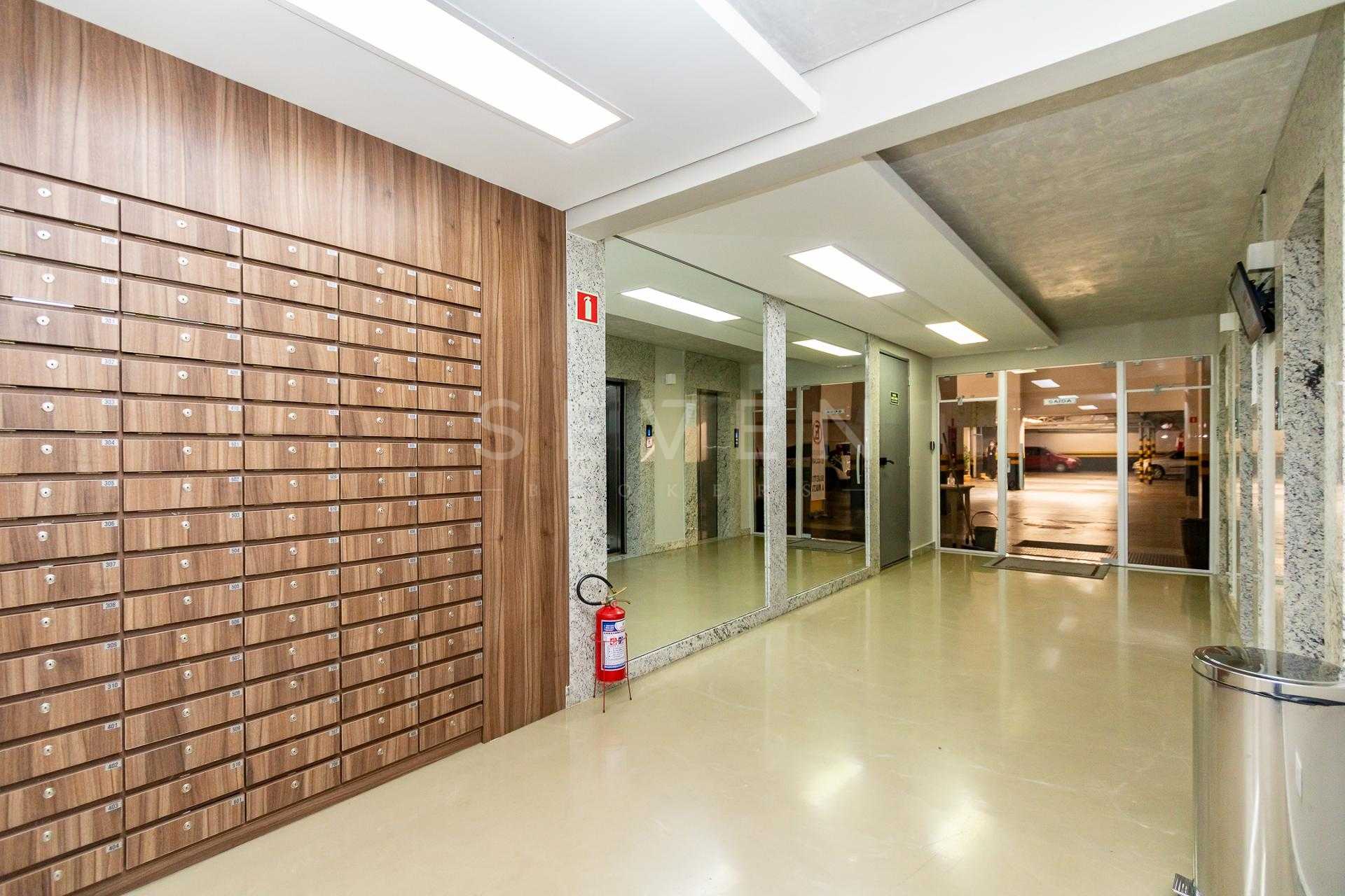 Sala comercial à venda no Centro de Curitiba, 43m  com copa e ...