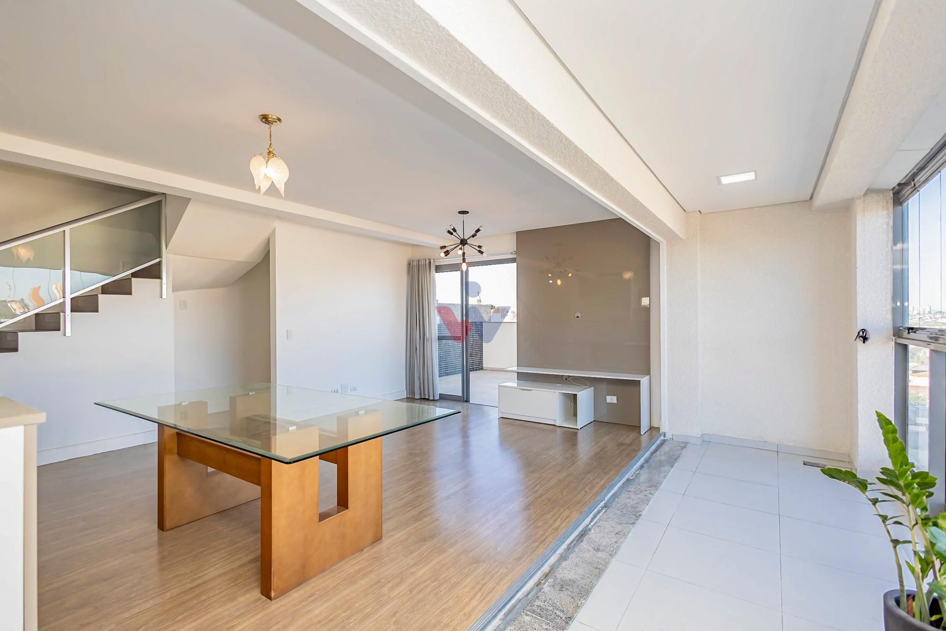 Luxuosa Cobertura Duplex com Piscina no Água Verde 145m 