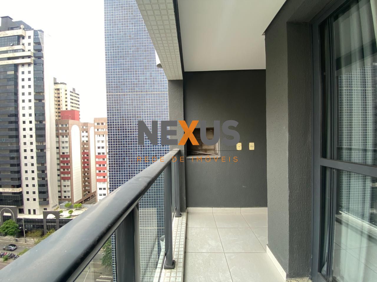 Studio mobiliado no Champagnat 2540 com sacada gourmet e lazer...