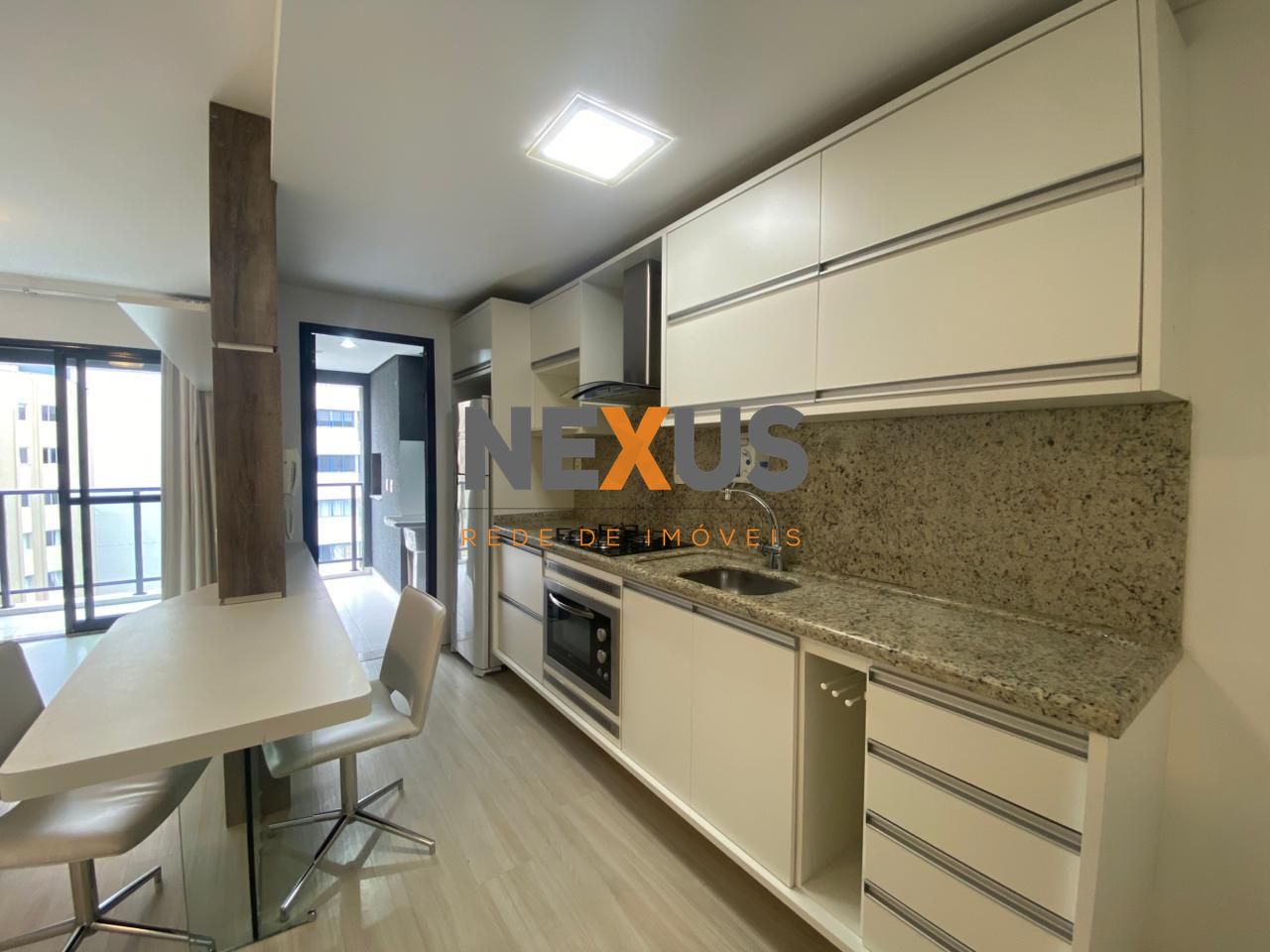 Studio mobiliado no Champagnat 2540 com sacada gourmet e lazer...