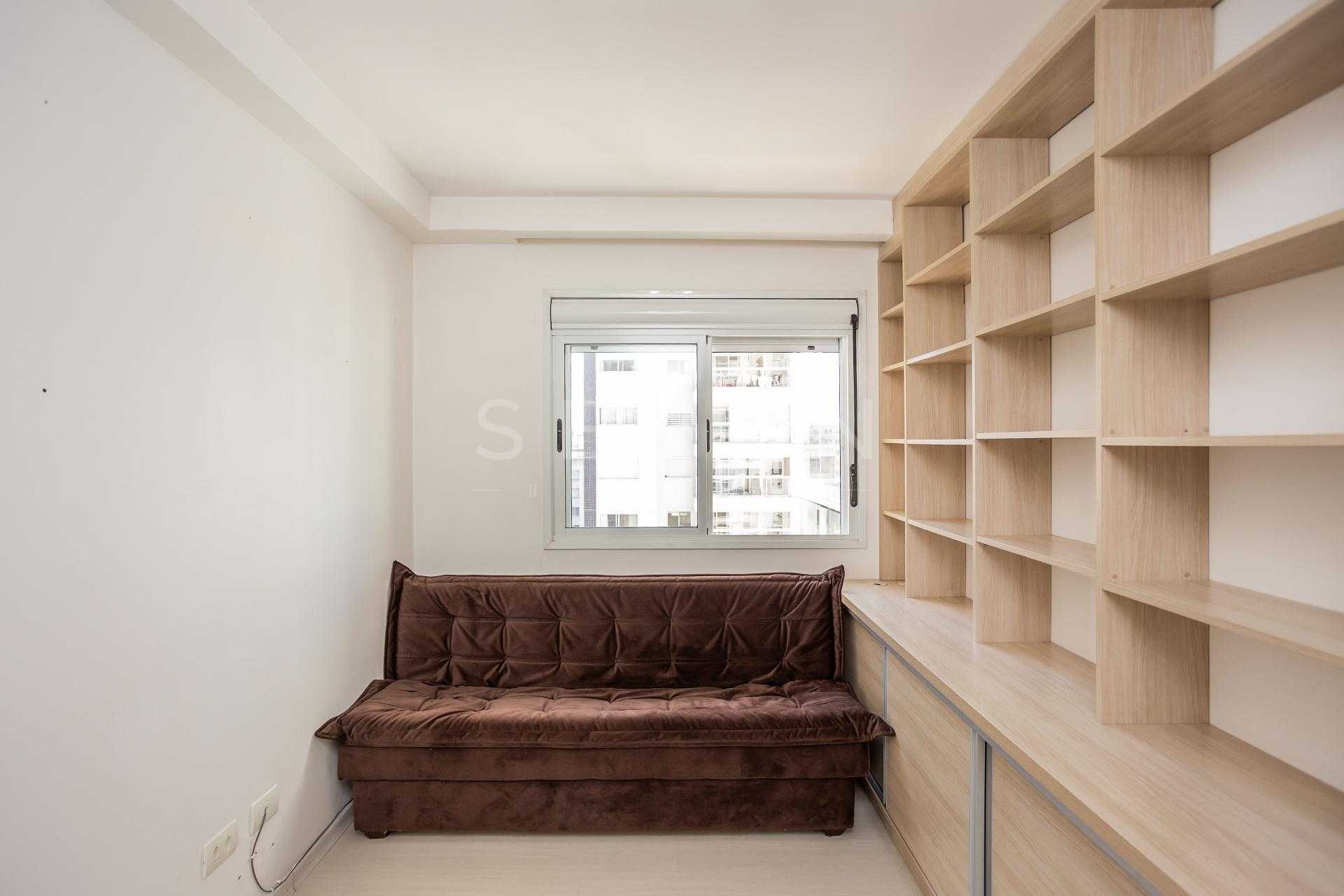 Apartamento de 119m  à Venda no Água Verde com Suíte, Sacada G...