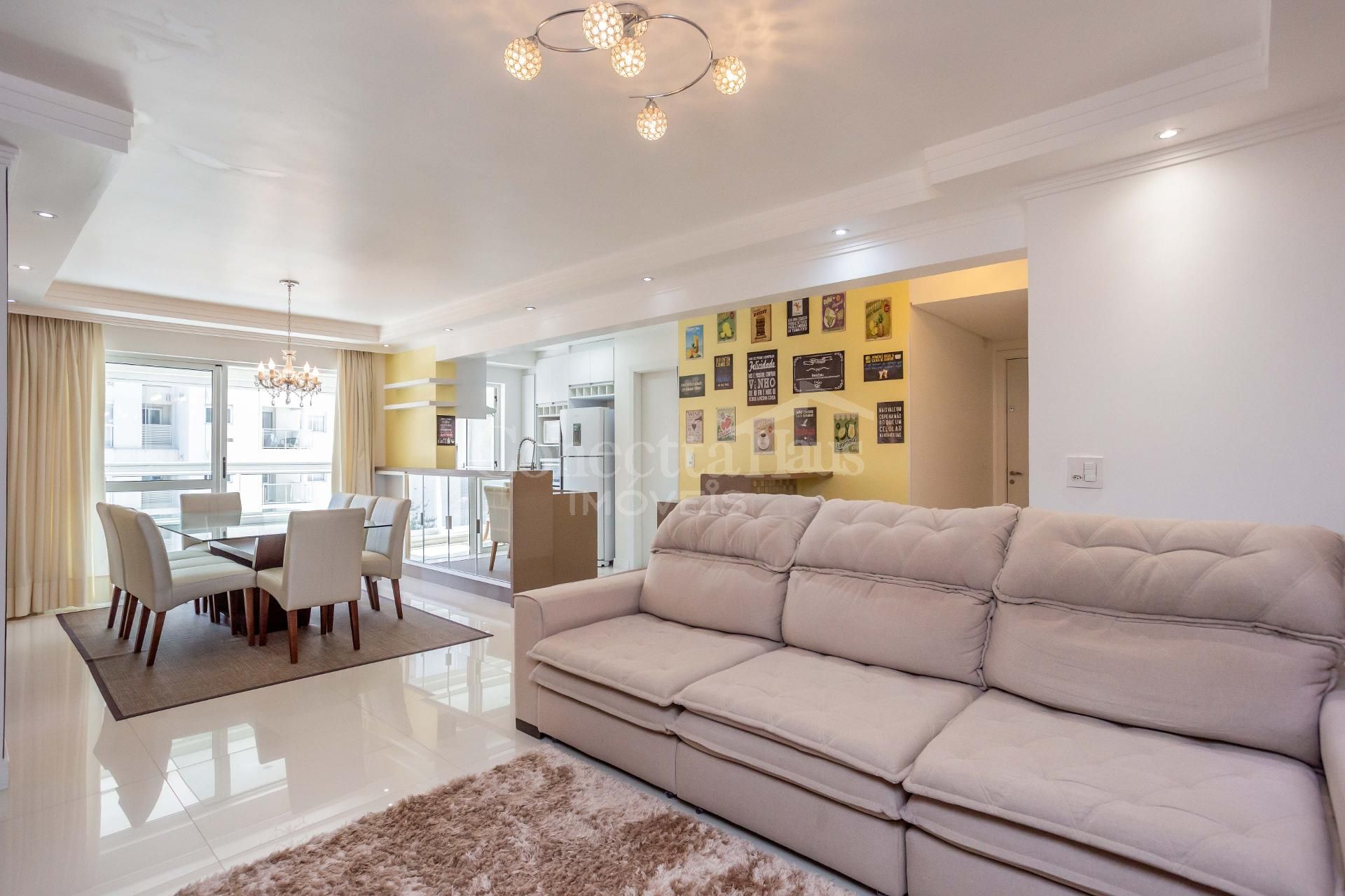 Apartamento de 119m  à Venda no Água Verde com Suíte, Sacada G...