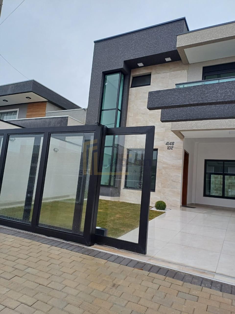 Sobrado 4 Quartos com 148m  e Placa Solar em Fazenda Rio Grand...