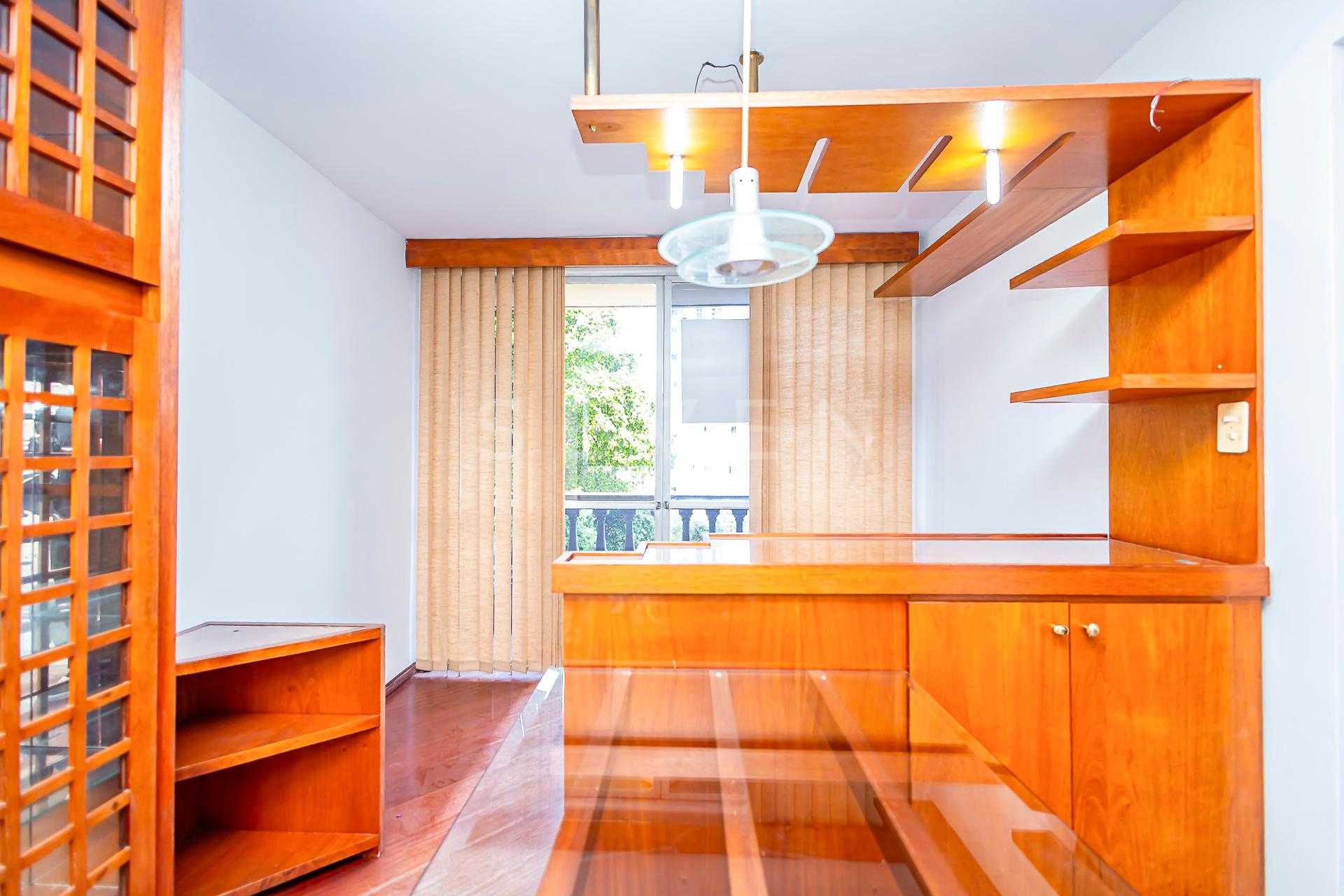 Apartamento com 2 Quartos e Sacada no Água Verde - Pronto para...