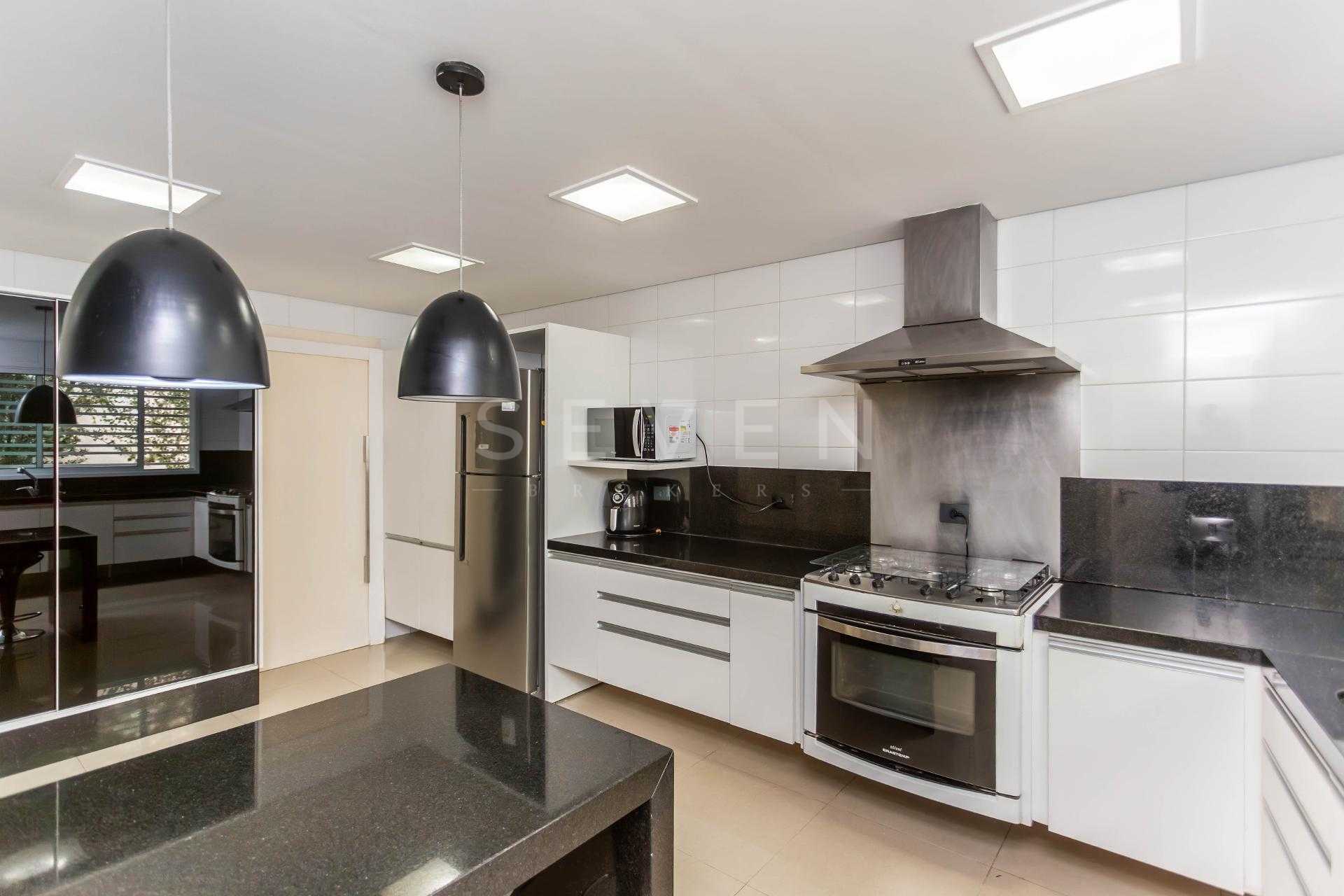 Luxuosa Casa em Condomínio Fechado no Campo Comprido - Design ...