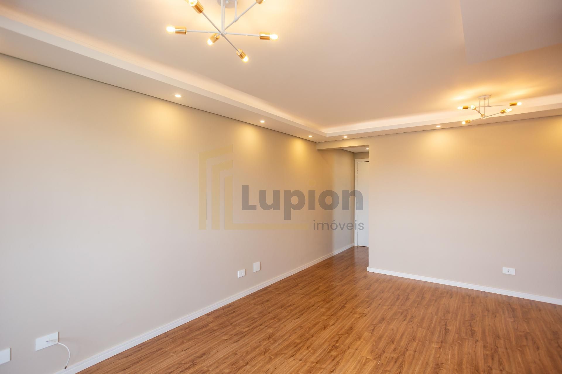 Apartamento reformado com 3 quartos e suíte à venda no Xaxim -...