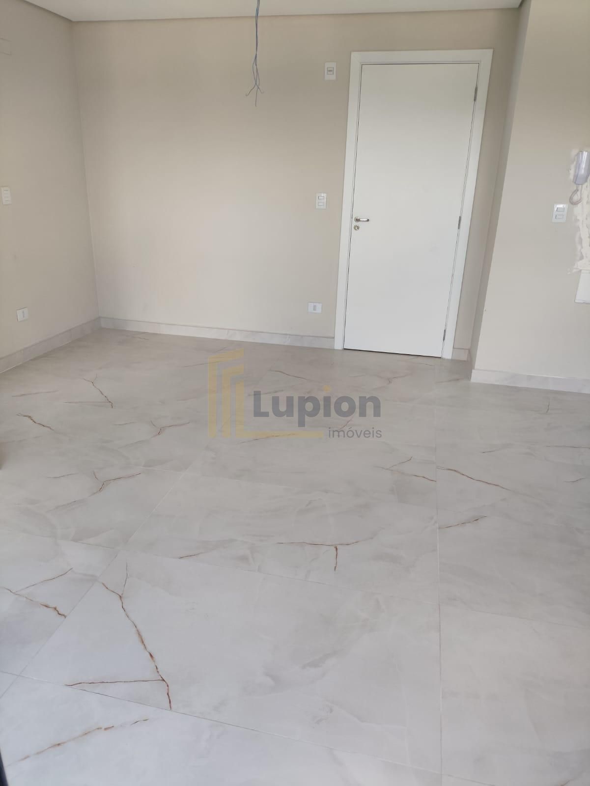 Apartamento 2 Quartos para locação no Mossunguê ao Lado do Par...