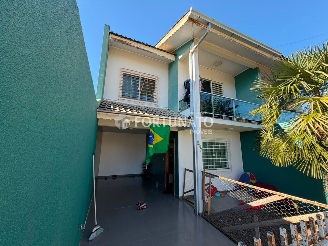 SOBRADO TRIPLEX À VENDA