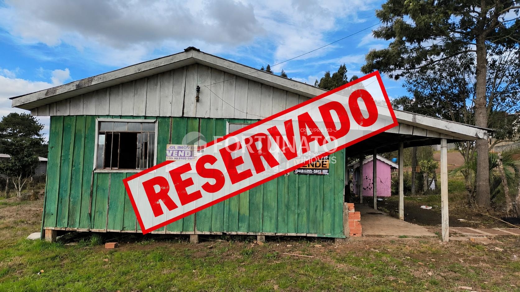 VENDE-SE TERRENO CONTENDO CASA