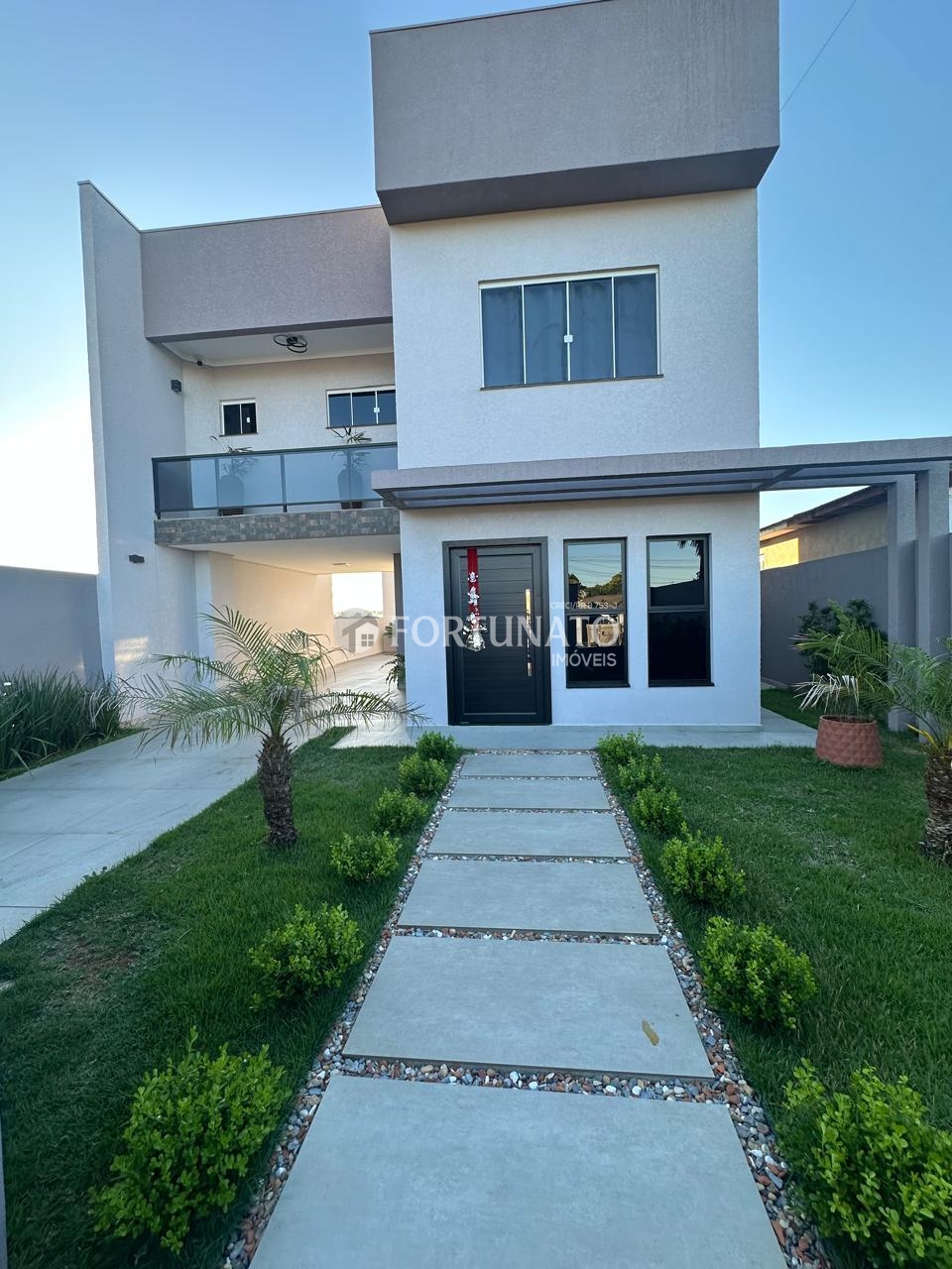 SOBRADO DE ALTO PADRÃO À VENDA