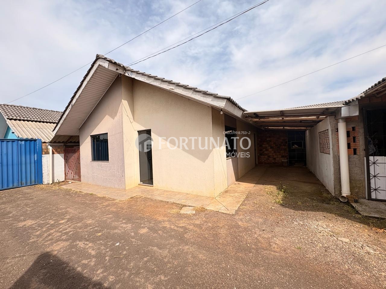 VENDE-SE CASA DE CONDOMINIO