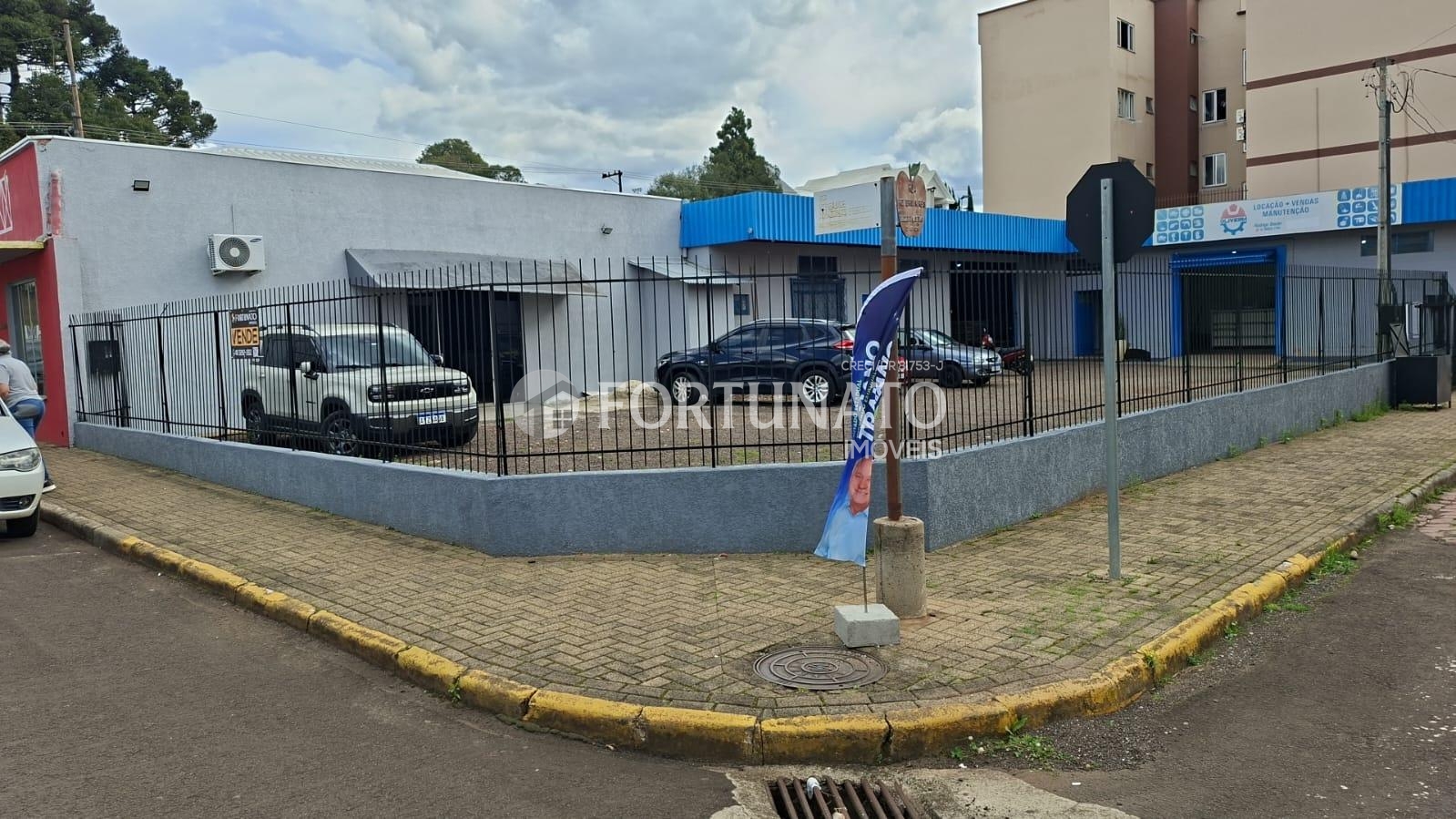 VENDE-SE AMPLO TERRENO COM SALA COMERCIAL