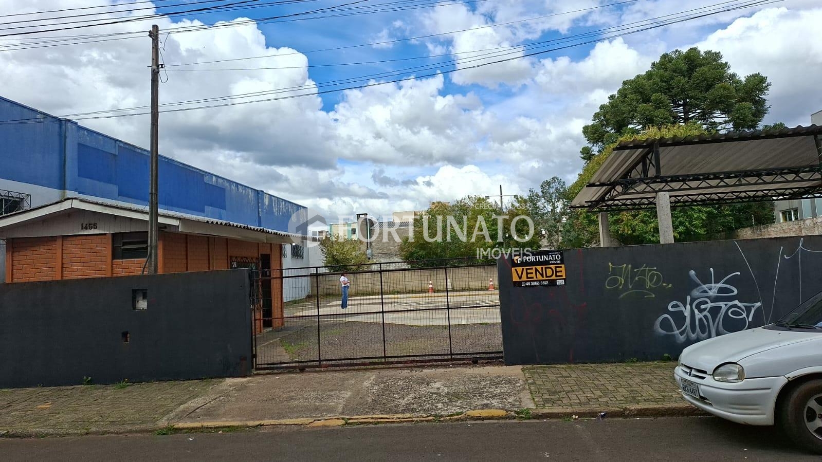 VENDE-SE SALA COMERCIAL