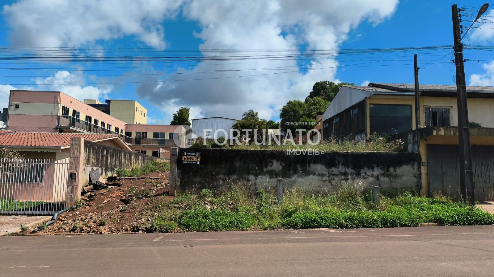 VENDE-SE AMPLO TERRENO