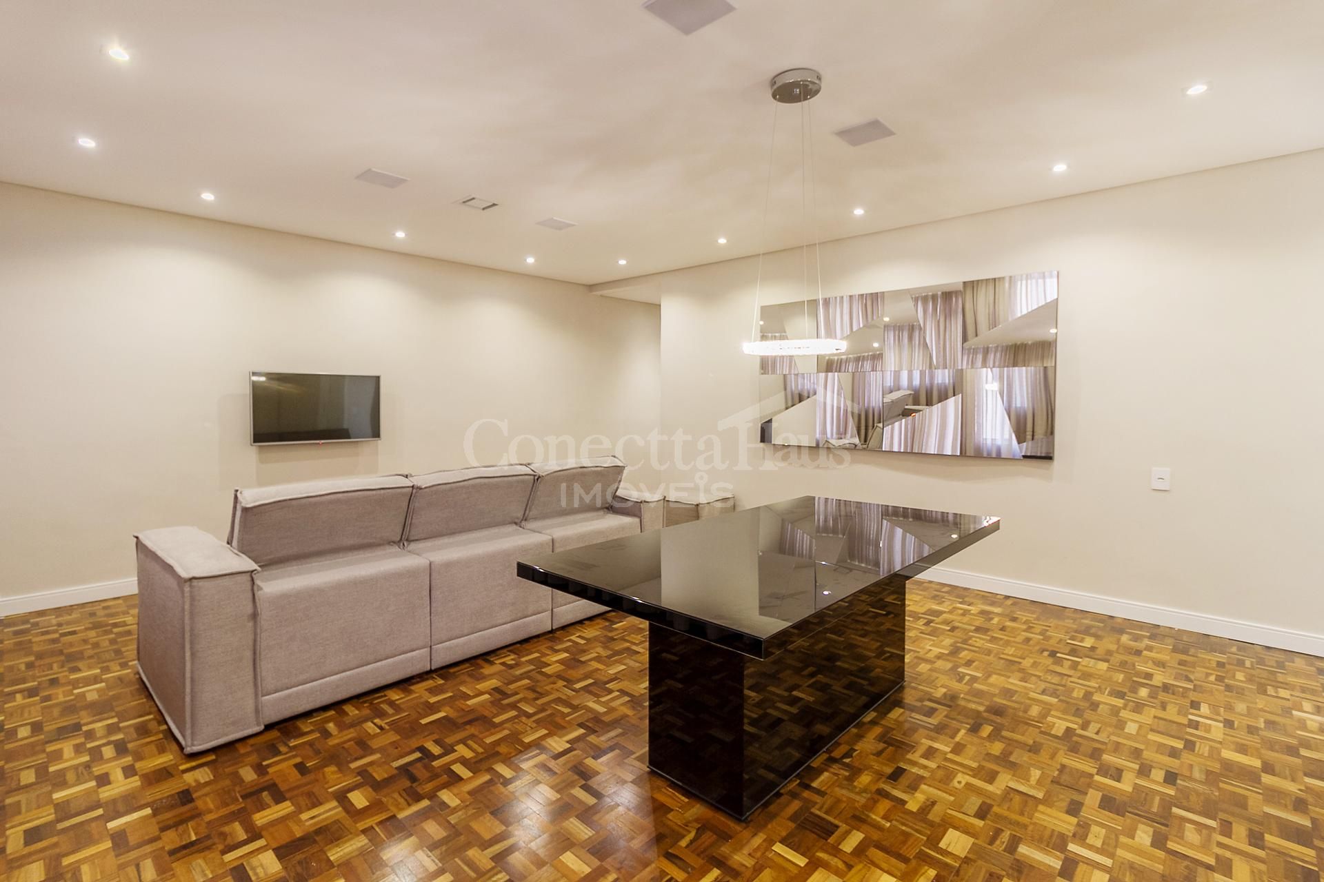 Apartamento à venda no Edifício Santa Terezinha  Batel  Apart...