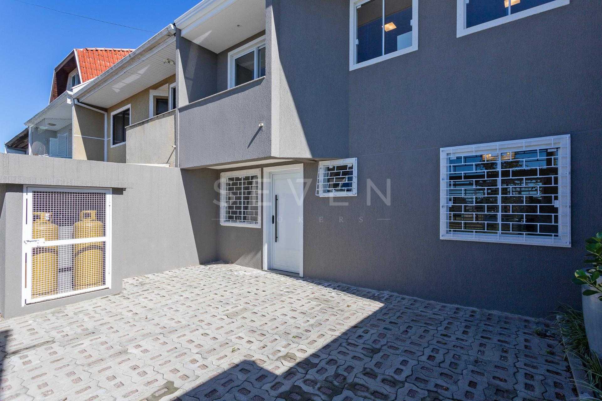 Sobrado Espaçoso e Funcional em Localização Privilegiada no Ta...