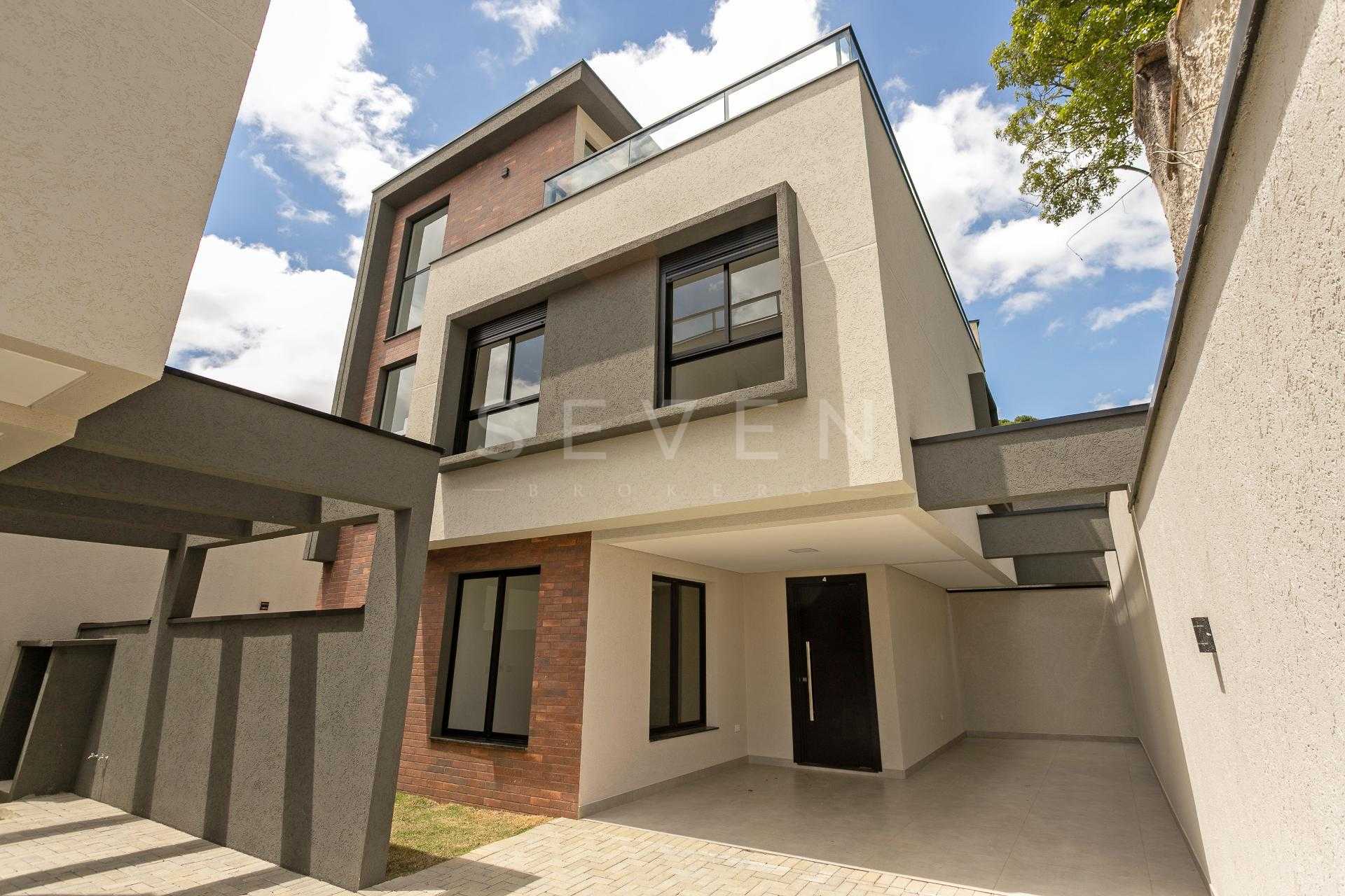 Sobrado Triplex Alto Padrão com Ático e Terraço no Abranches |...