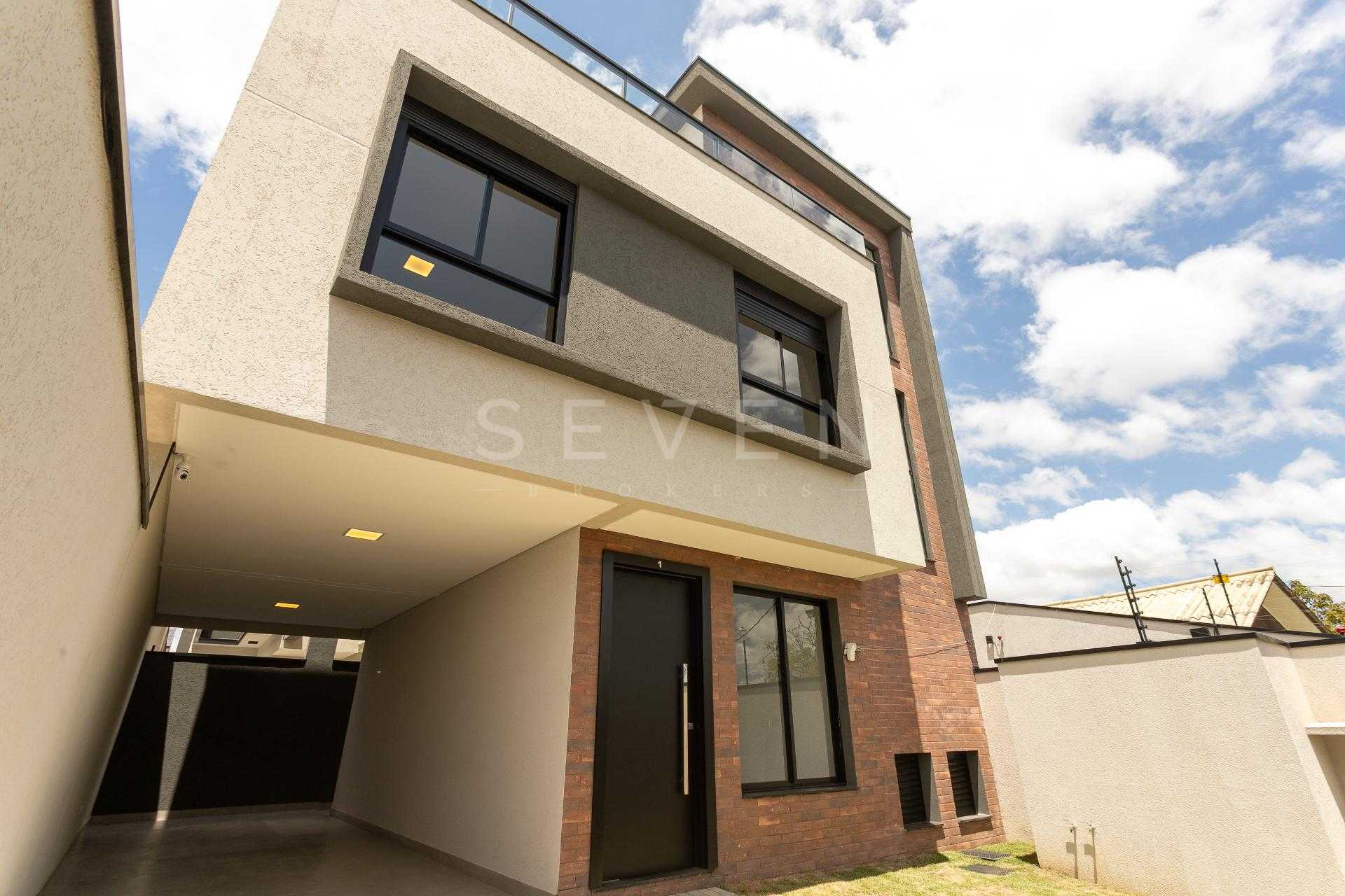 Sobrado Triplex Alto Padrão com Ático e Terraço no Abranches |...