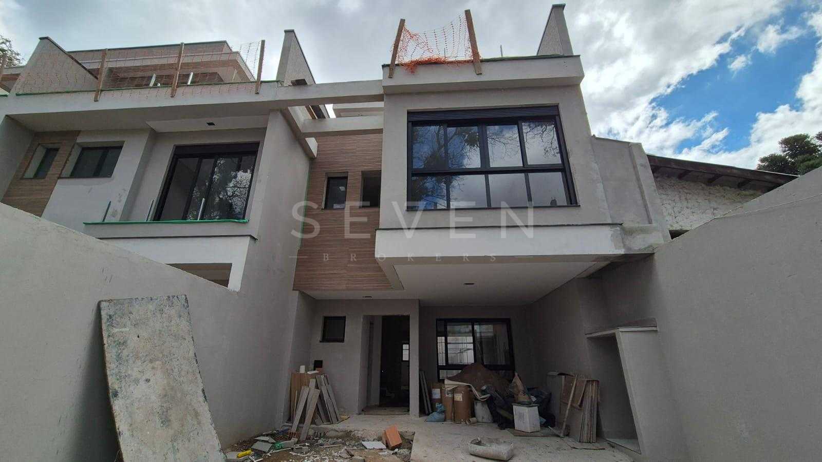 Sobrado 03 quartos com suite no Bairro Água Verde com 166m 