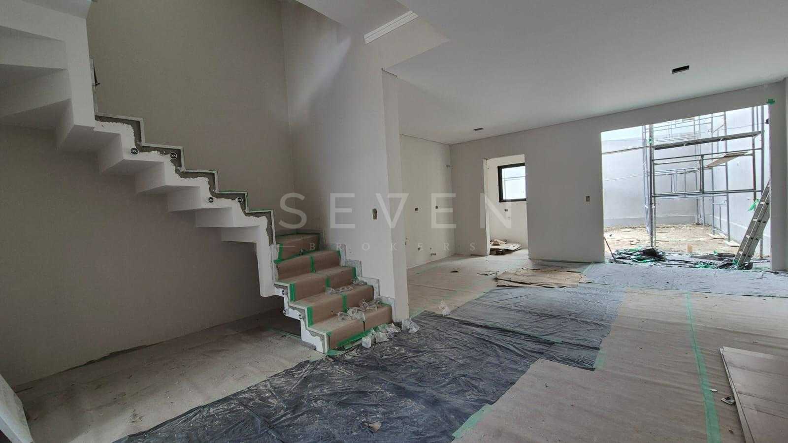 Sobrado 03 quartos com suite no Bairro Água Verde com 166m 