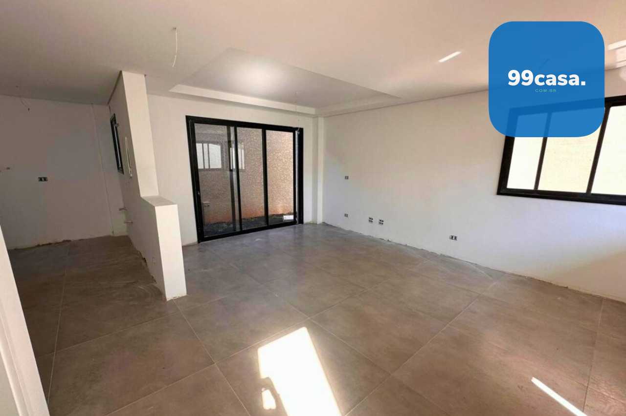 Sobrado | Santa Cândida não geminado a duas quadras da Fernand...