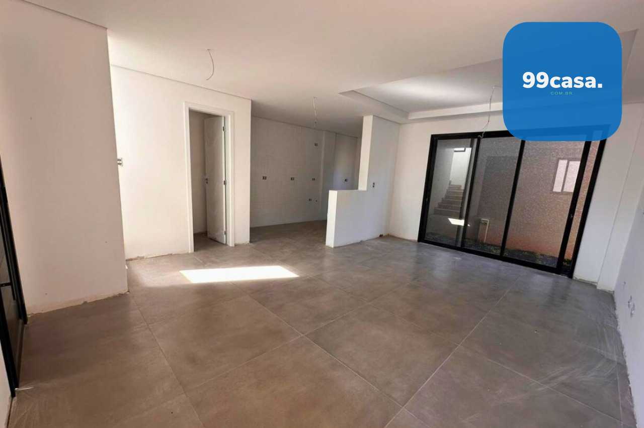 Sobrado | Santa Cândida não geminado a duas quadras da Fernand...