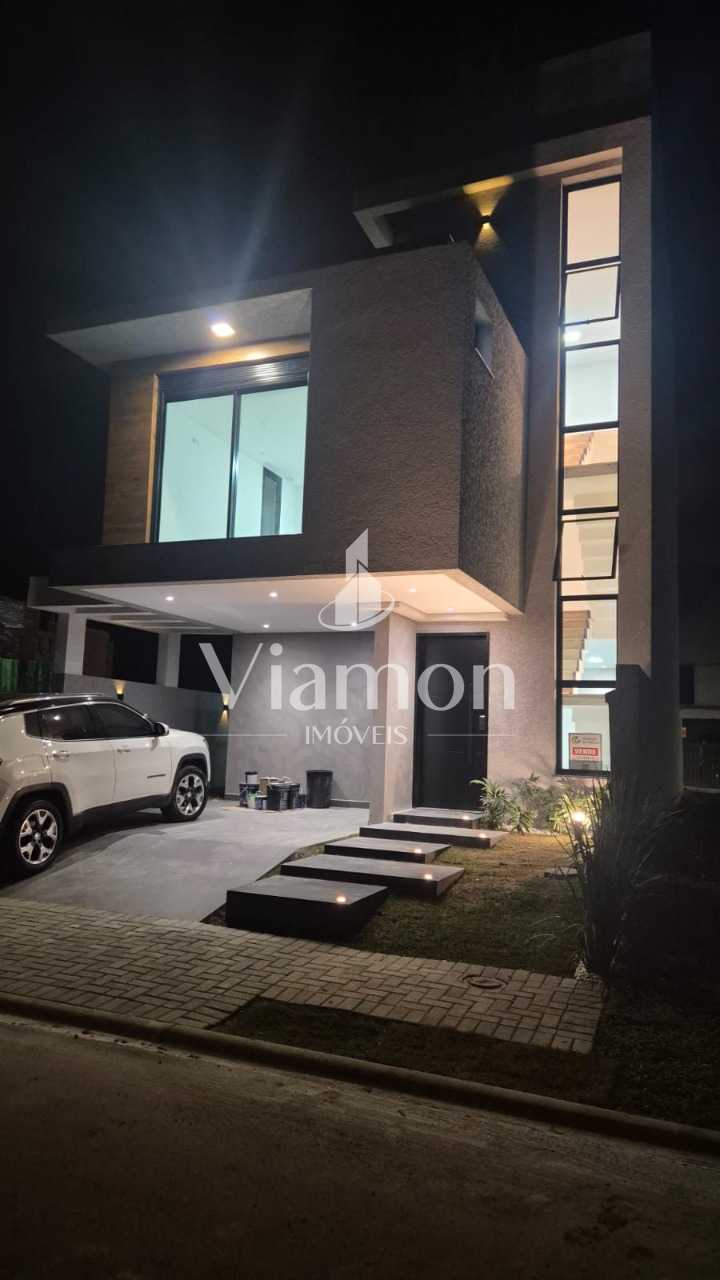 Sobrado com ático em condomínio clube - Santa Cândida