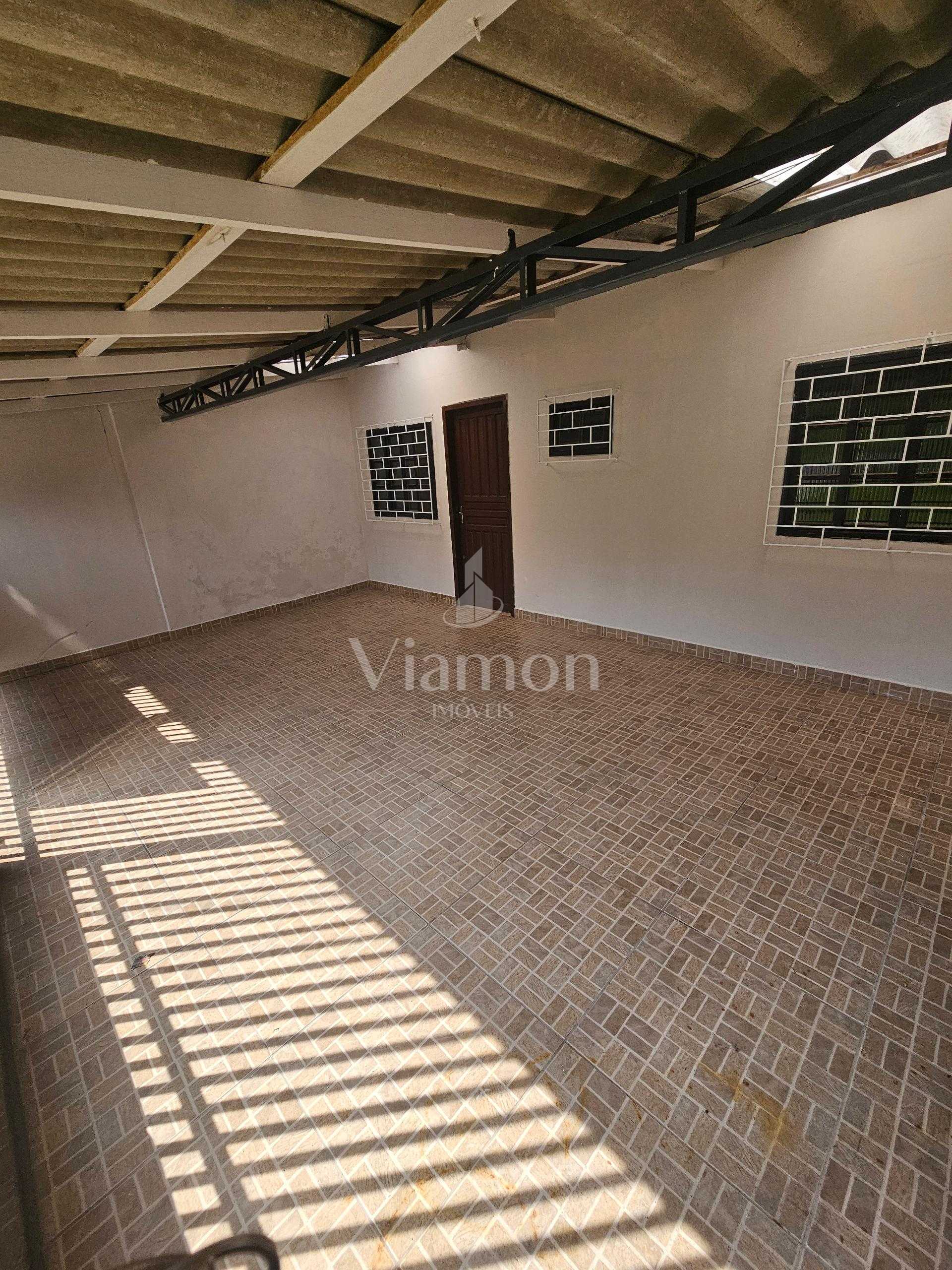 Casa térrea 50 m2, 02 qtos, 02 vagas, frete pça da liberdade