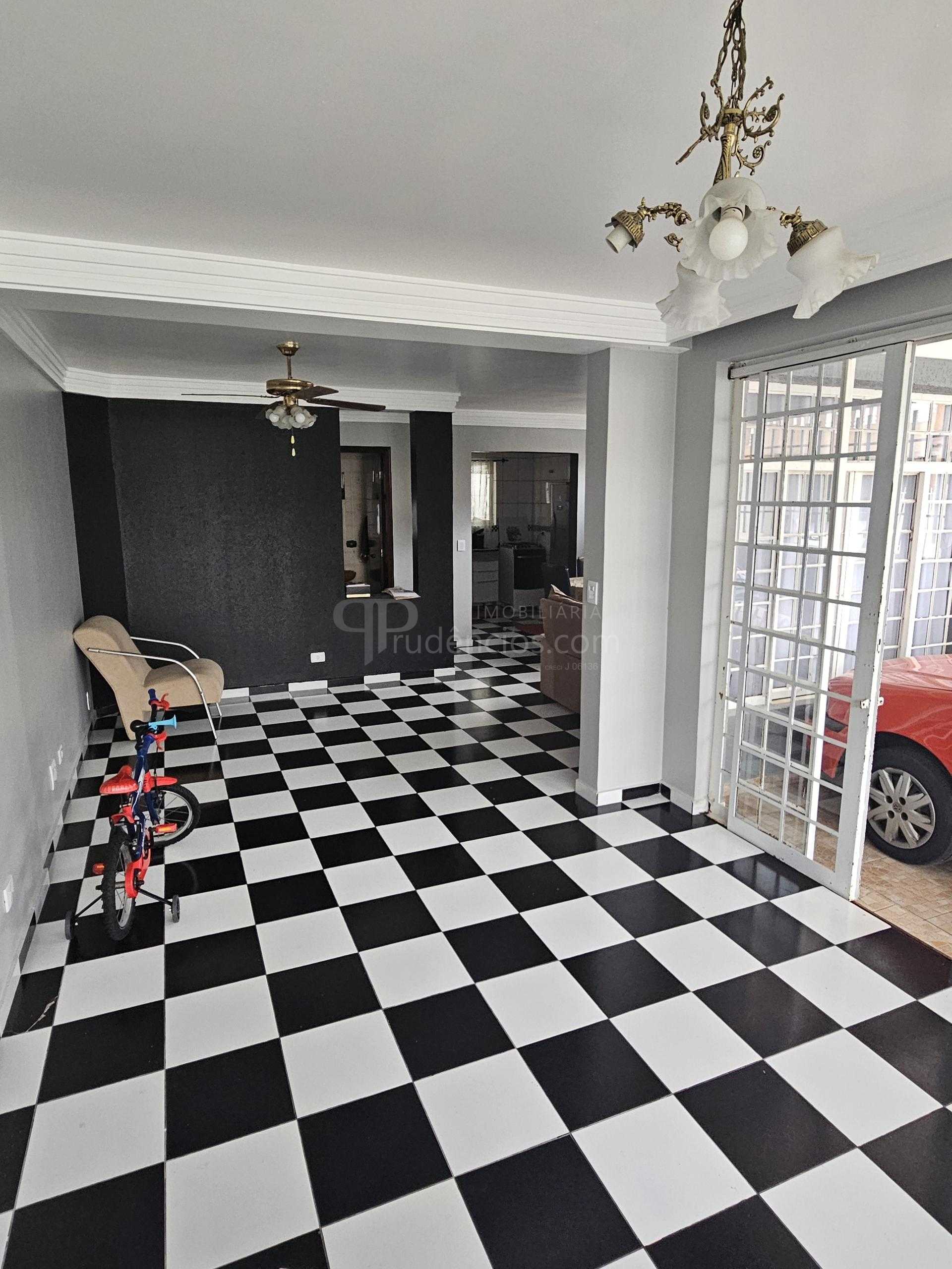 Sobrado 145m2-Bairro alto, 4 qtos 1 ste , 02 vagas, próx Detra...