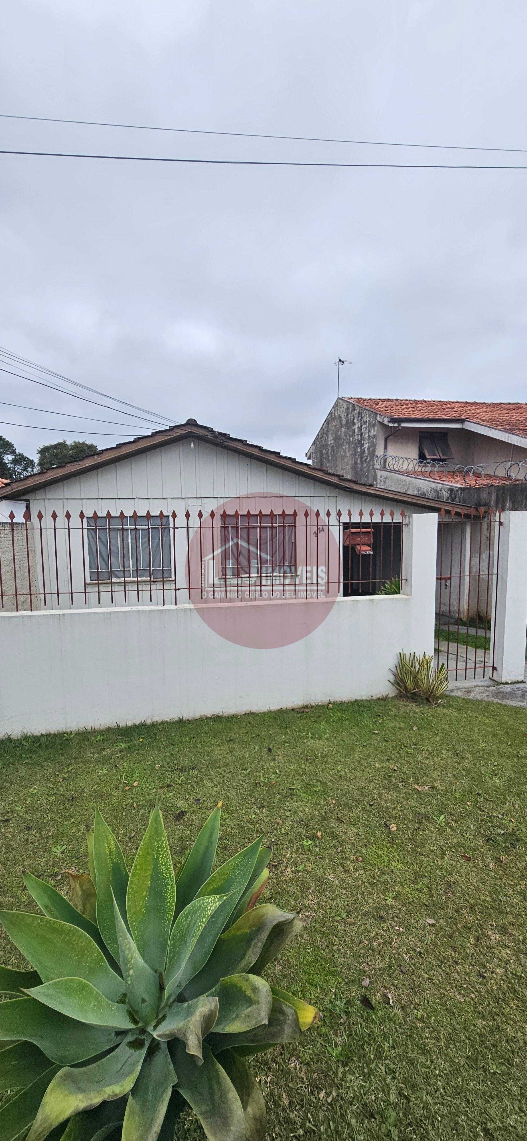 Casa locação Bairro Alto, 02 quartos, madeira, 02 vagas R  1.350,00 liq   taxas