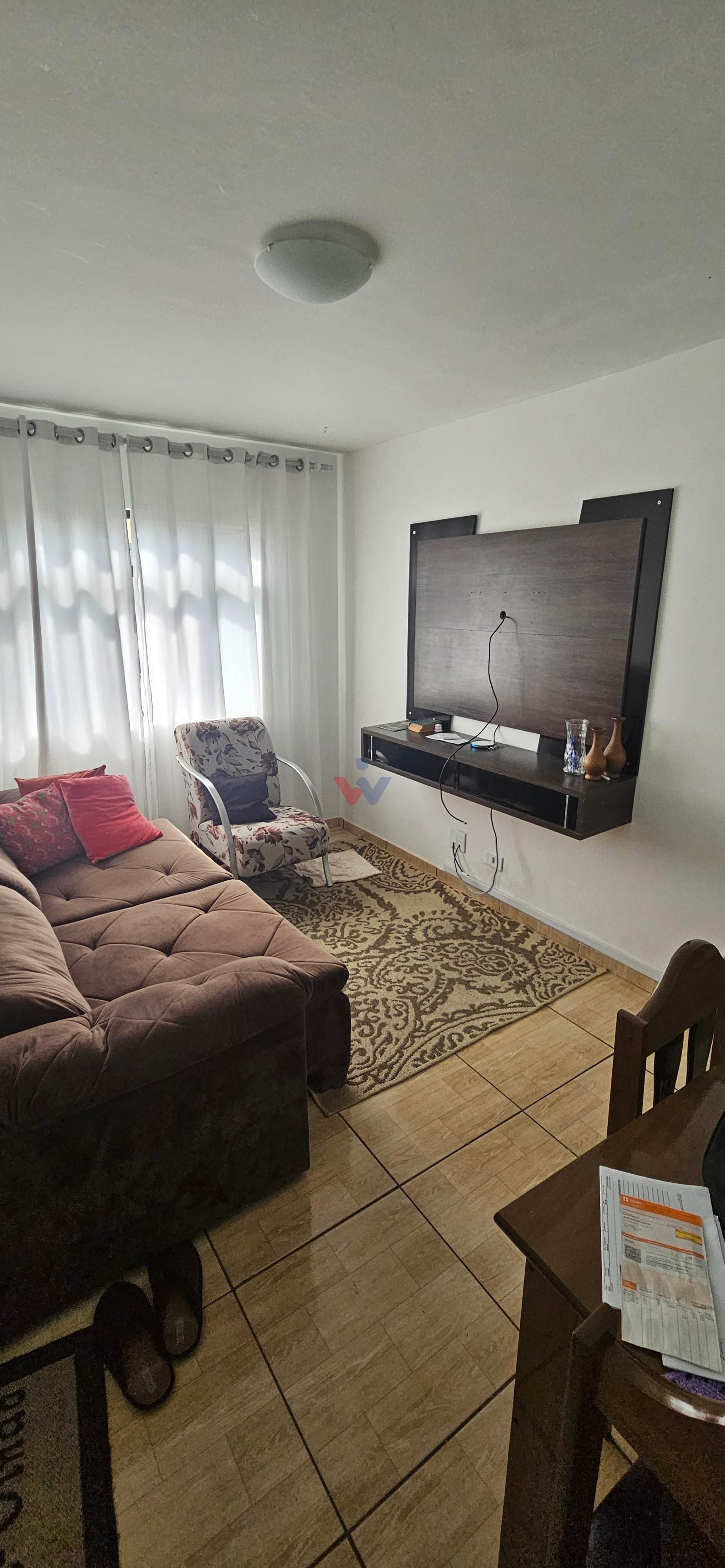 Apto 47 m2- Sta Candida, 02 qtos, 01 vaga, face norte, R  180 mil