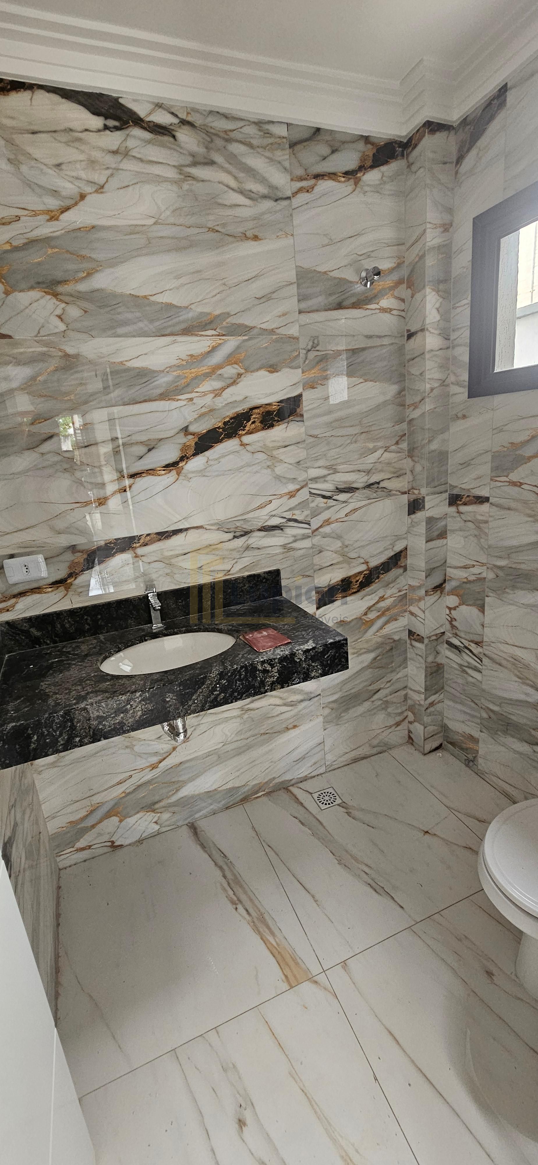 SOBRADOS NOVOS PINHAIS- 138 m2, 03 qtos ste , 02 vagas, R  680...