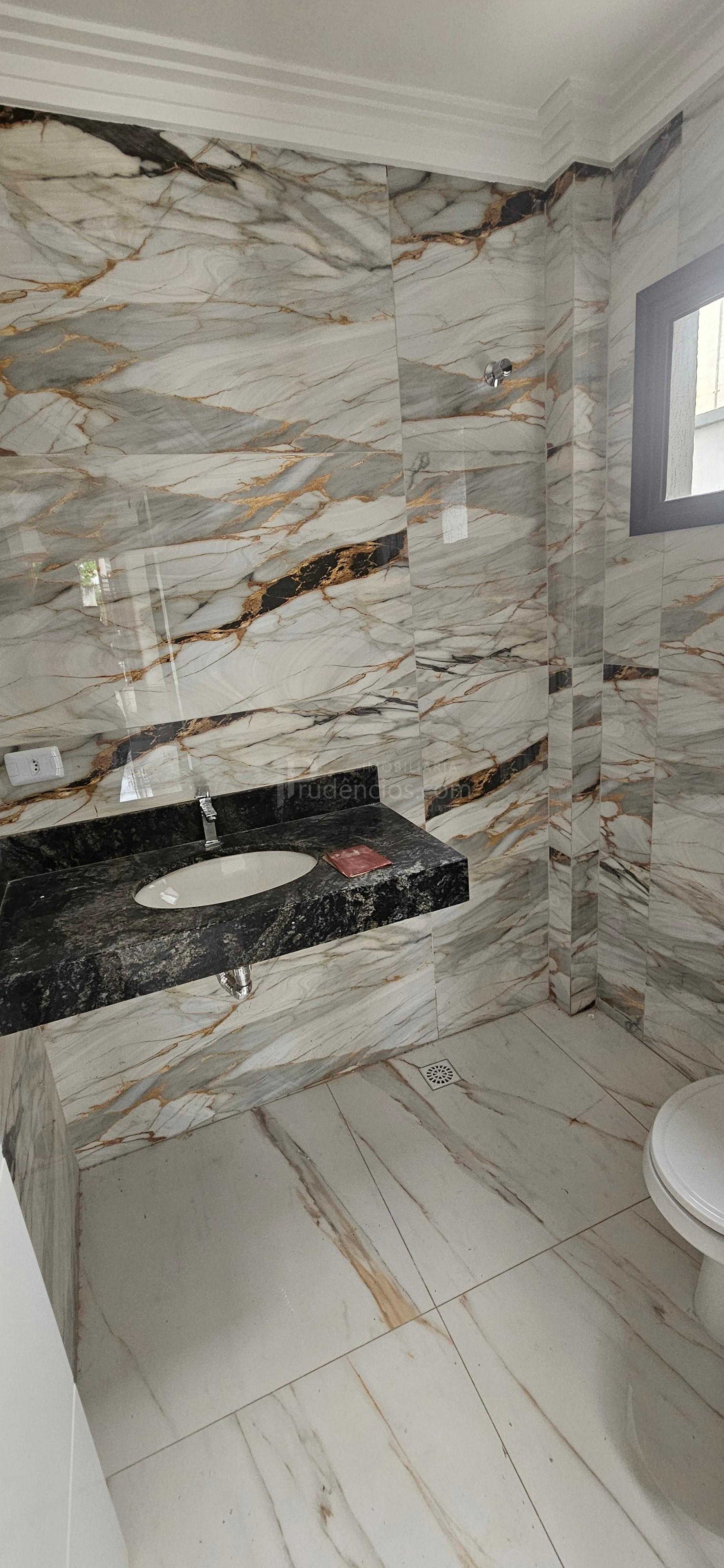 SOBRADOS NOVOS PINHAIS- 138 m2, 03 qtos ste , 02 vagas, R  680...