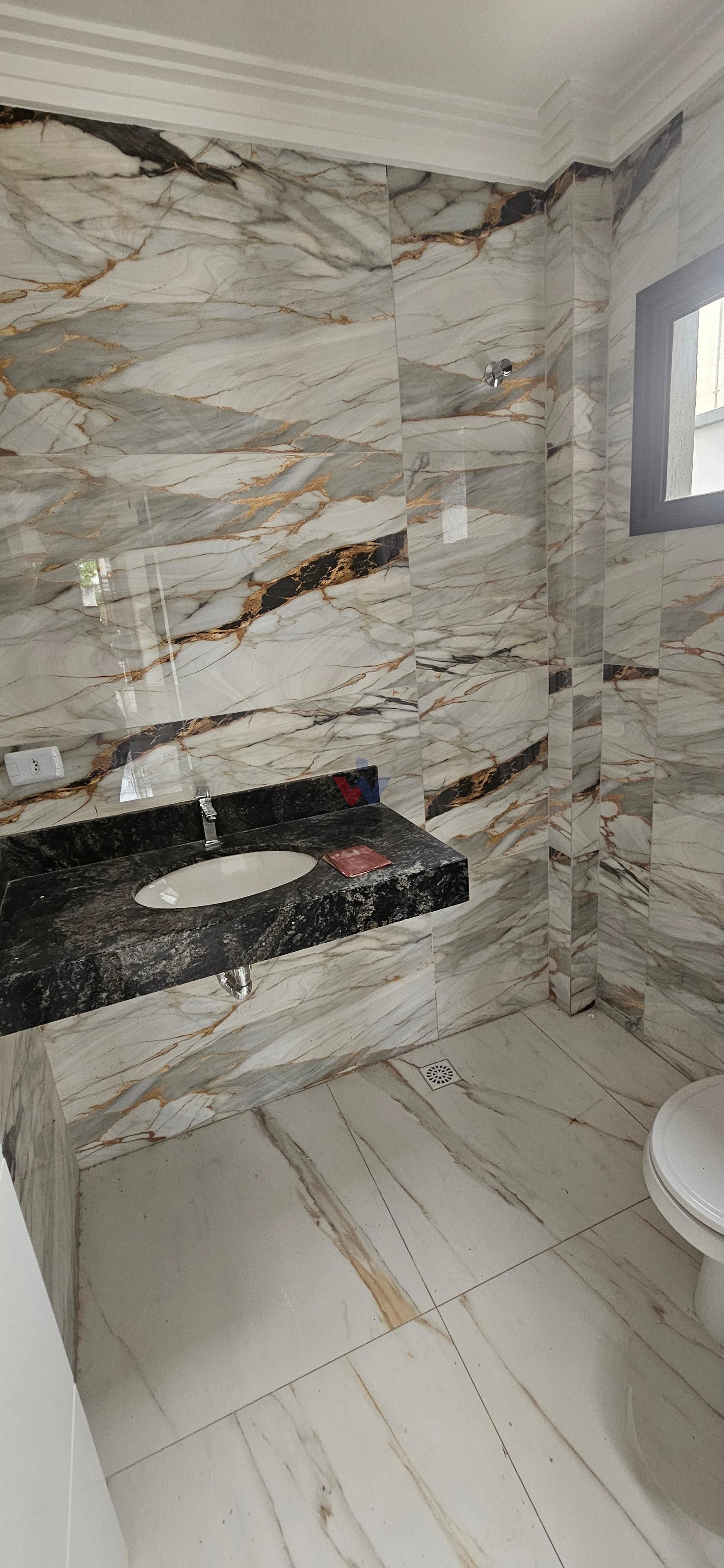 SOBRADOS NOVOS PINHAIS- 138 m2, 03 qtos ste , 02 vagas, R  680...