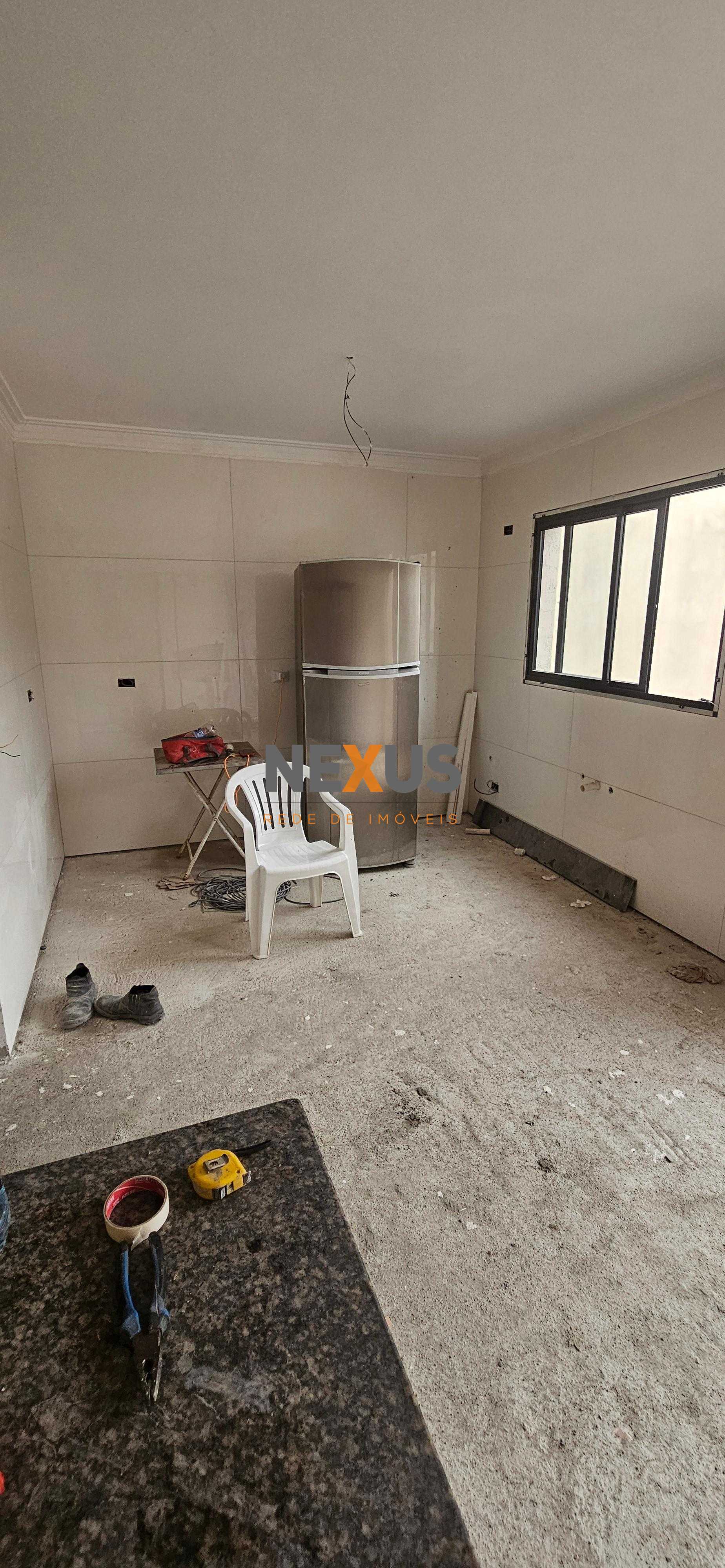 Sobrado Pinhais 174 m2- 03 qtos  ste  02 vagas, R  850 mil