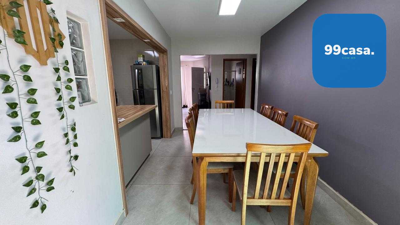 Casa em condomínio, com excelente localização em PINHAIS-PR