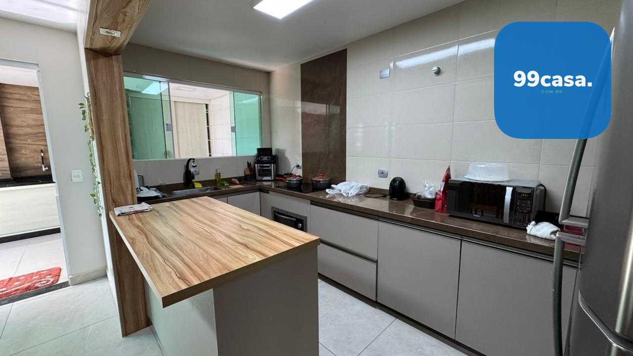 Casa em condomínio, com excelente localização em PINHAIS-PR