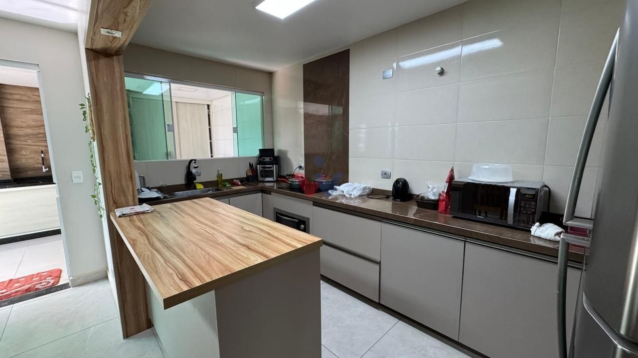 Casa em condomínio, com excelente localização em PINHAIS-PR