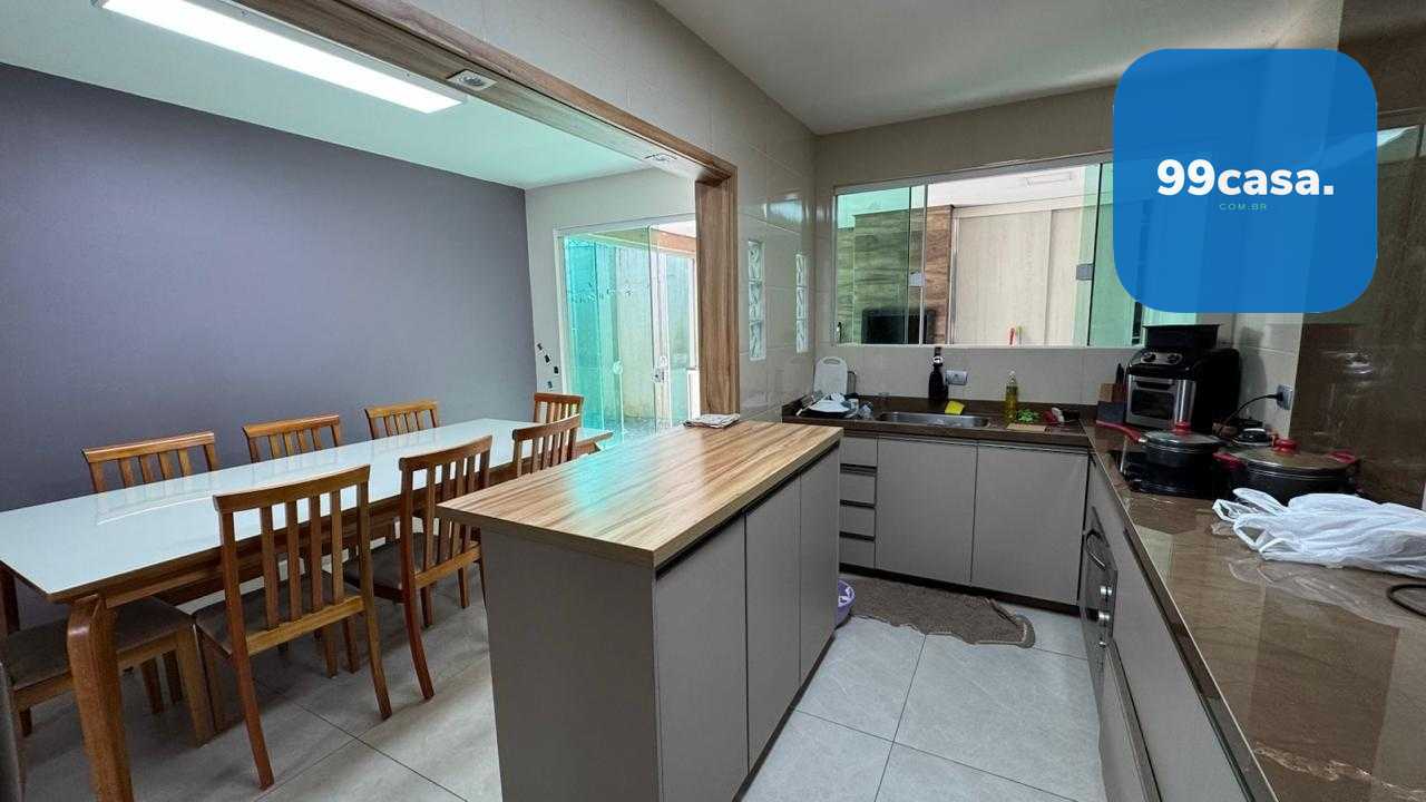Casa em condomínio, com excelente localização em PINHAIS-PR
