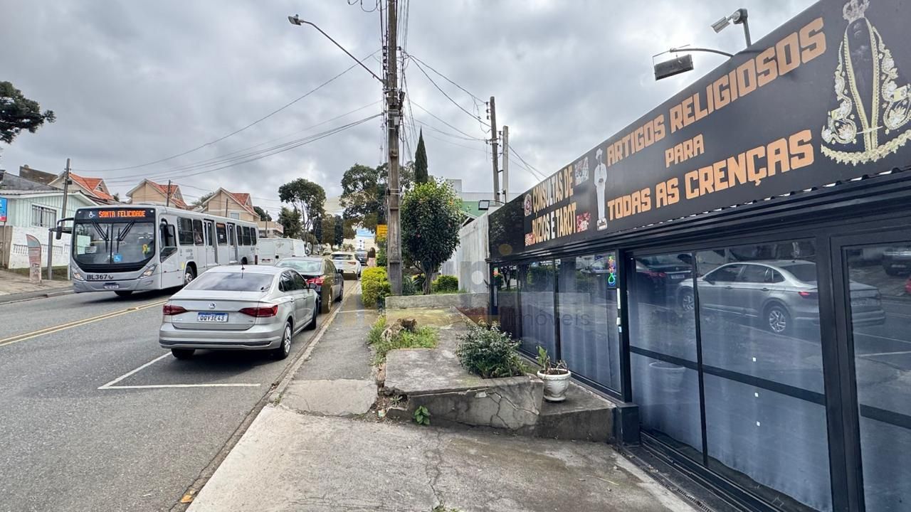 Ponto comercial + residência! Na principal rua do Bairro Alto!