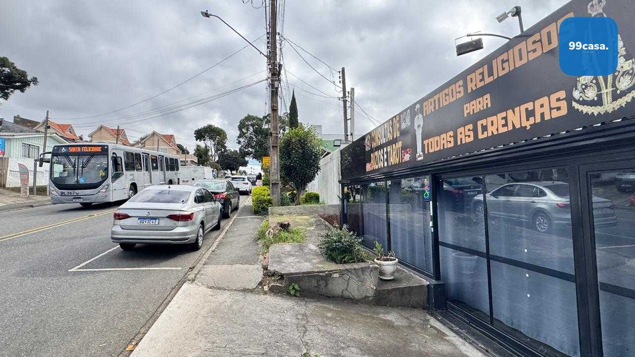Ponto comercial + residência! Na principal rua do Bairro Alto!
