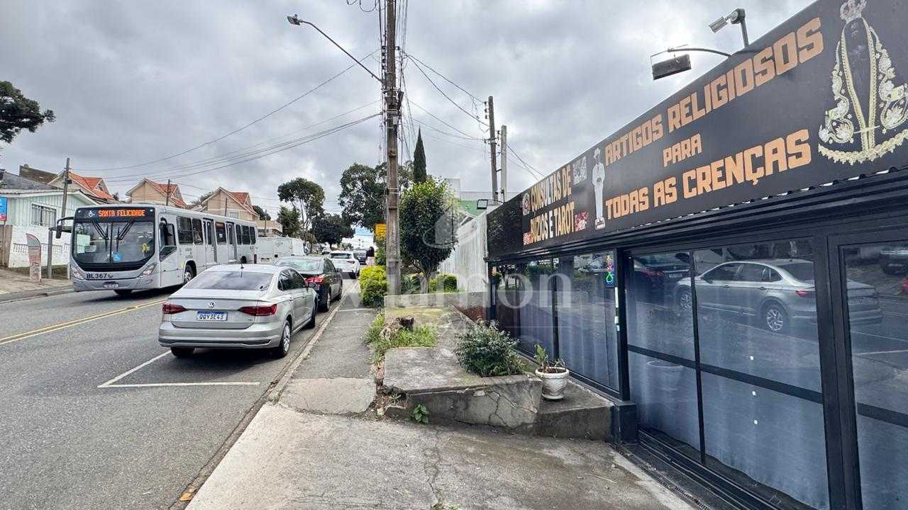Ponto comercial + residência! Na principal rua do Bairro Alto!