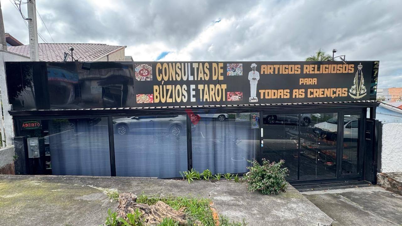 Ponto comercial + residência! Na principal rua do Bairro Alto!