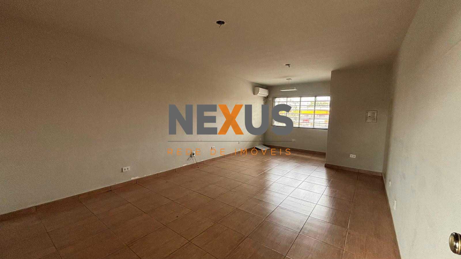 SALA COMERCIAL NO NOVO MUNDO! 30m² em rua principal e comercia...