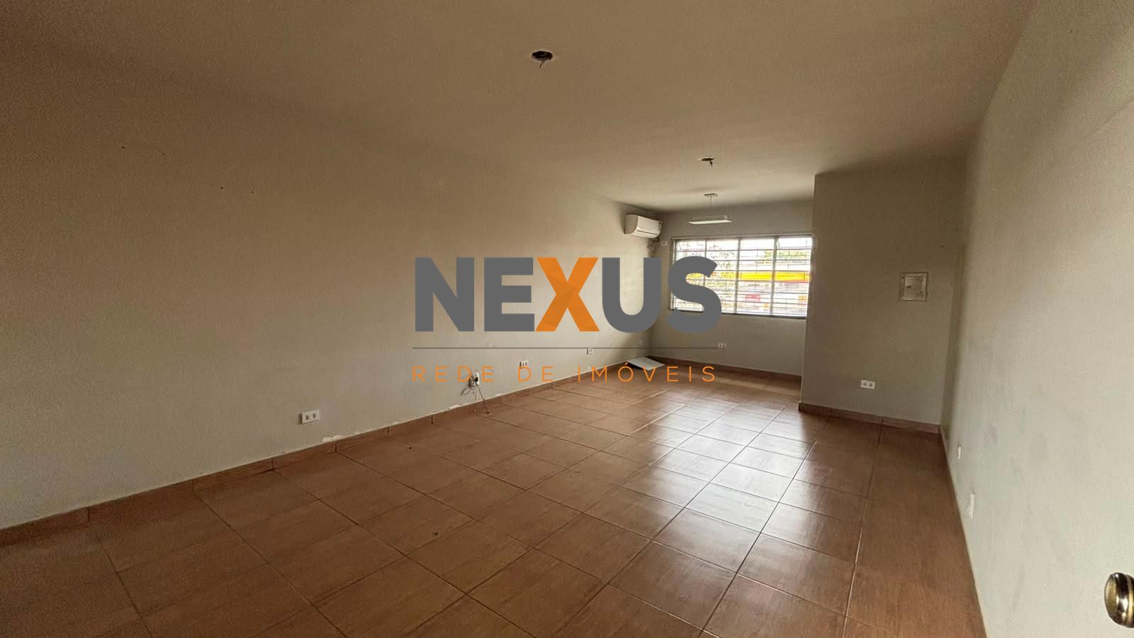 Sala comercial Novo Mundo 30 m2, rua principal e comercial R$ ...