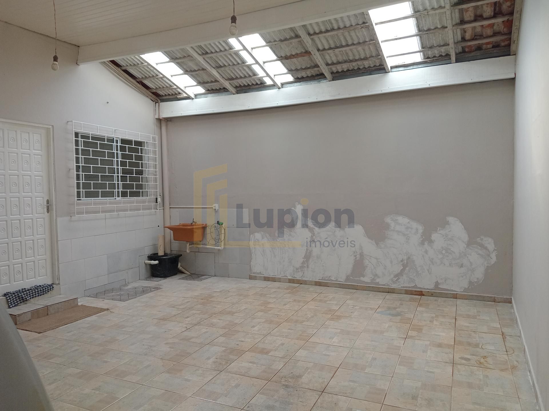 Casa Bairro Alto 80 m2- 03 qtos, 02 vgs próx. terminal-Locação...