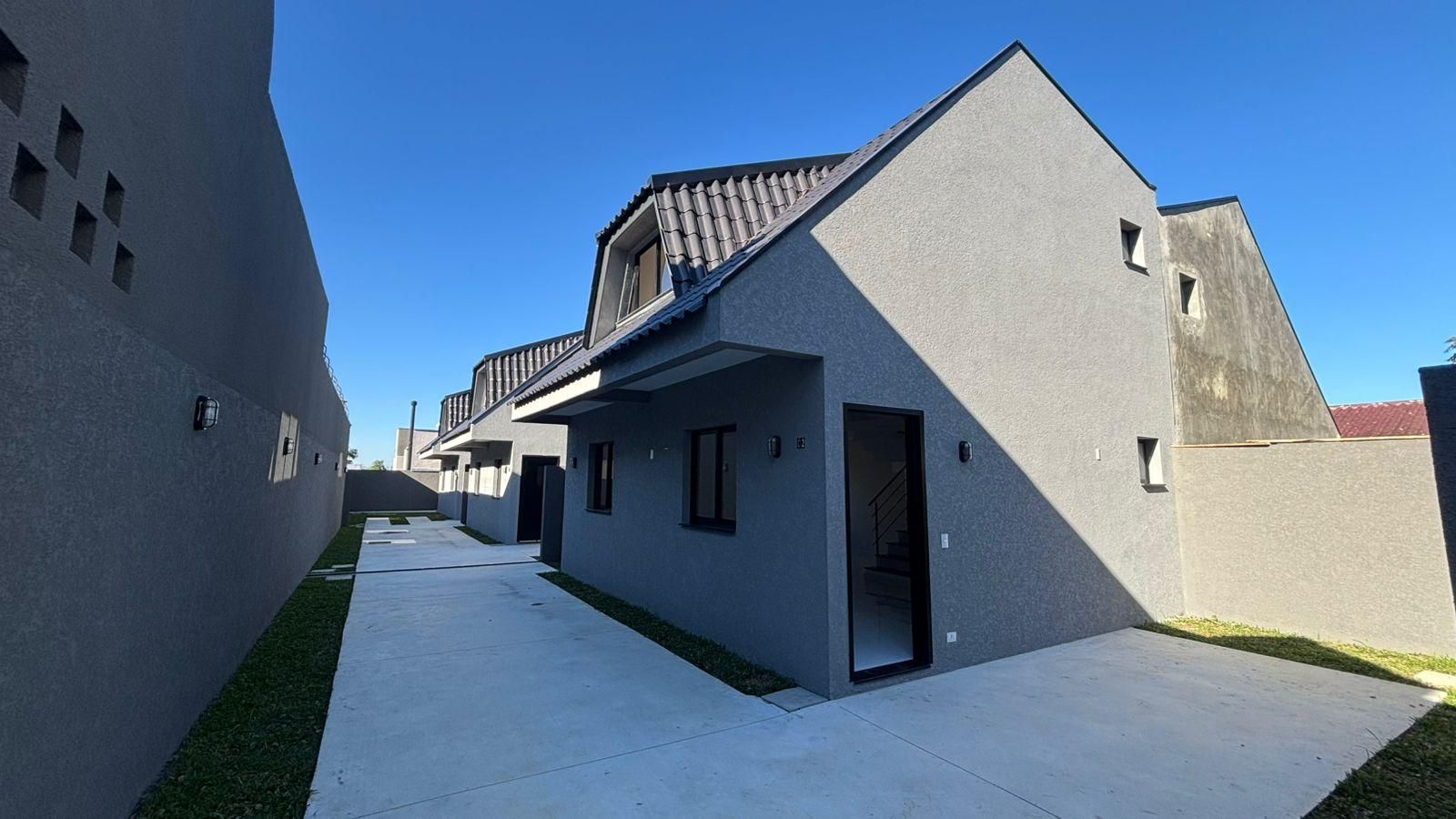 Casa em Condomínio! Bairro Alto 76m² Òtimo Padrão De Construção!