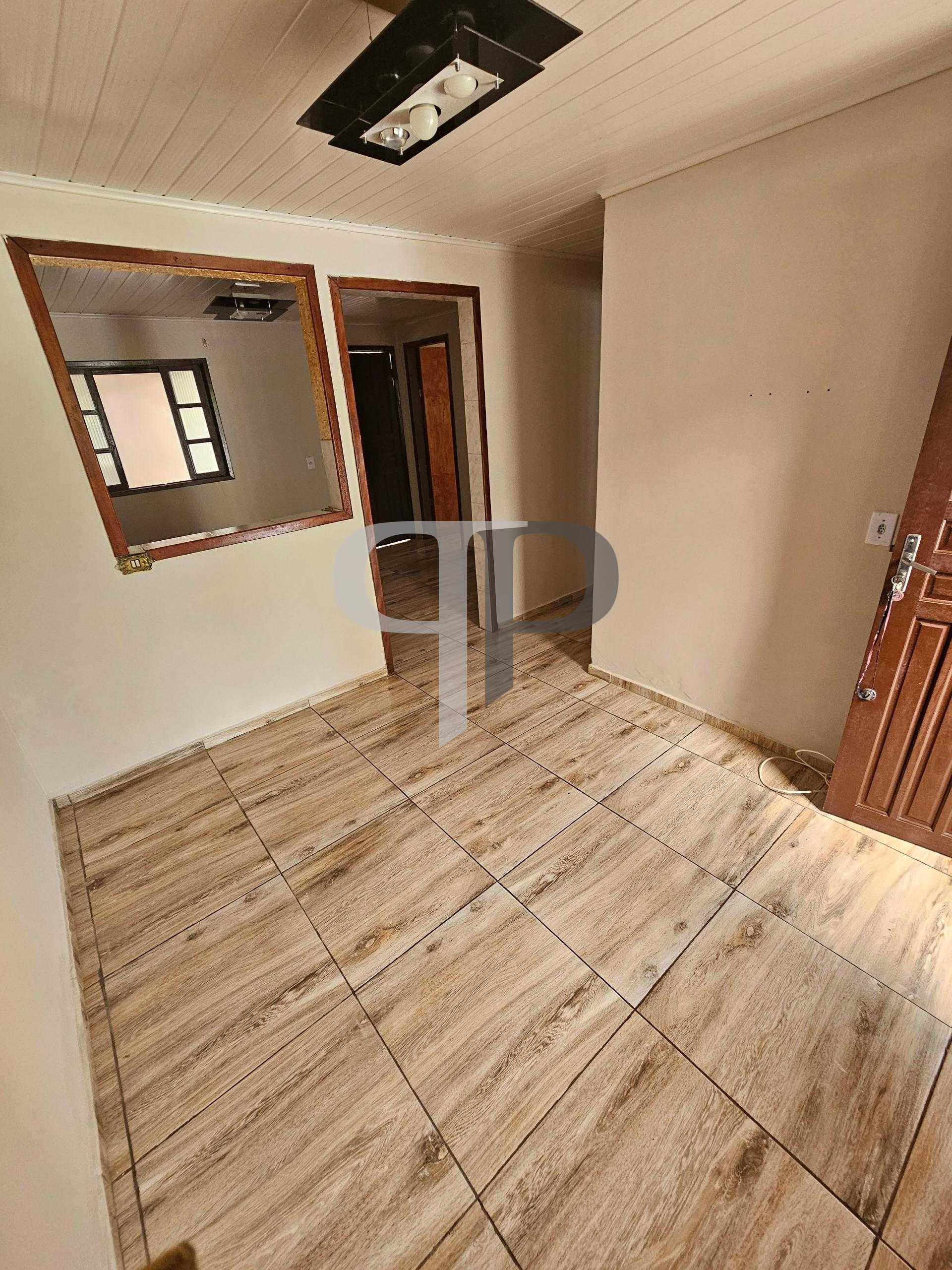 Casa térrea 50 m2, 02 qtos, 02 vagas, frete pça da liberdade