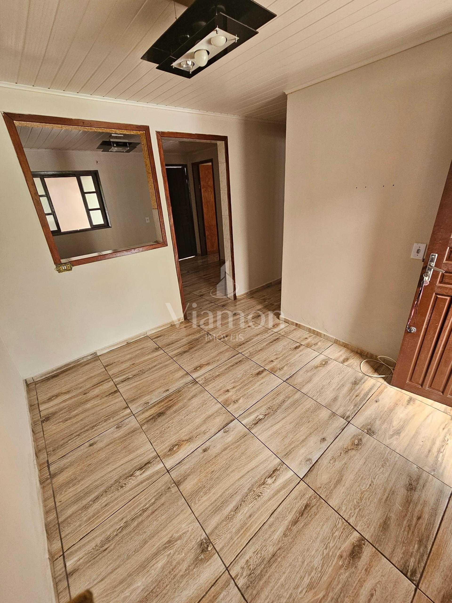Casa térrea 50 m2, 02 qtos, 02 vagas, frete pça da liberdade